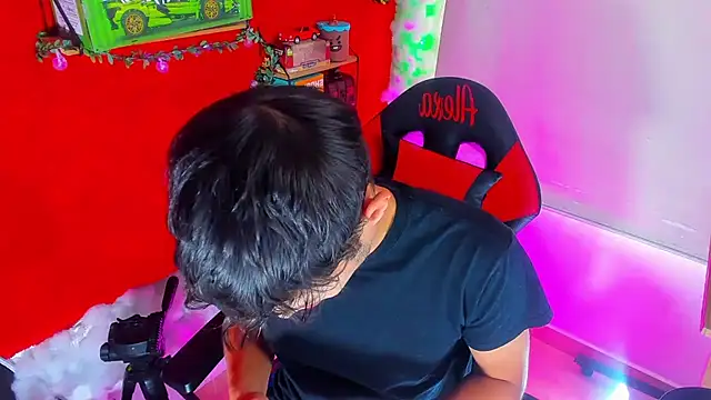 Snapshot of LilOwen_ chatting on September 13, 7:15 pm LilOwen  online show from September 13, 7:15 pm