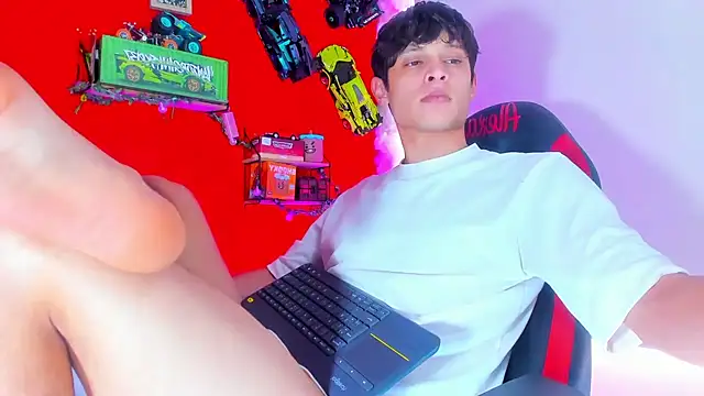 Snapshot of LilOwen_ chatting on October 15, 7:32 pm LilOwen  online show from October 15, 7:32 pm