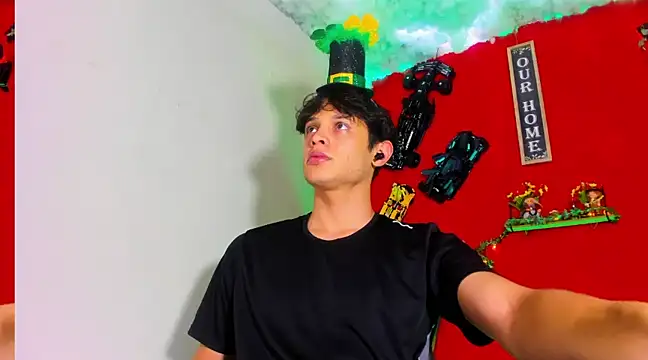 Snapshot of LilOwen_ chatting on March 17, 1:46 am LilOwen  online show from March 17, 1:46 am