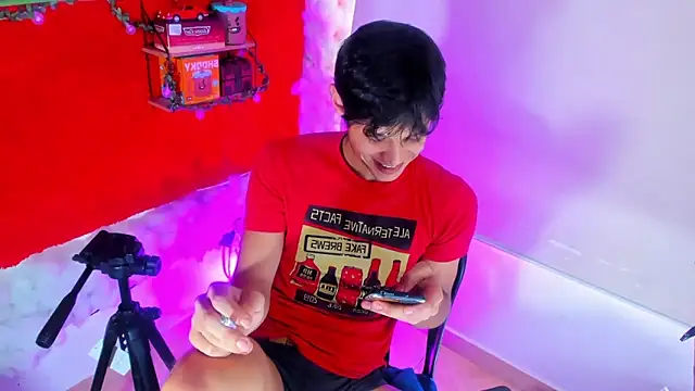 Snapshot of LilOwen_ chatting on October 11, 7:18 pm LilOwen  online show from October 11, 7:18 pm