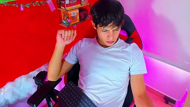 Snapshot of LilOwen_ chatting on September 20, 7:14 pm LilOwen  online show from September 20, 7:14 pm