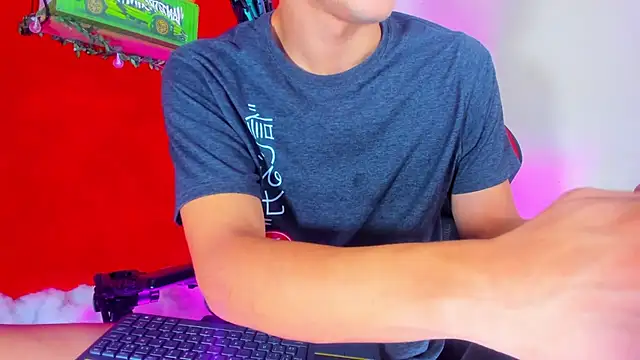 Snapshot of LilOwen_ chatting on September 22, 7:24 pm LilOwen  online show from September 22, 7:24 pm