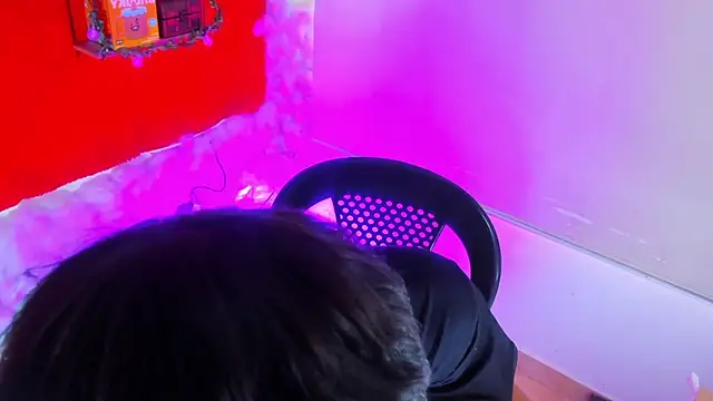 Snapshot of LilOwen_ chatting on October 12, 7:19 pm LilOwen  online show from October 12, 7:19 pm