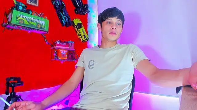 Snapshot of LilOwen_ chatting on October 10, 7:07 pm LilOwen  online show from October 10, 7:07 pm