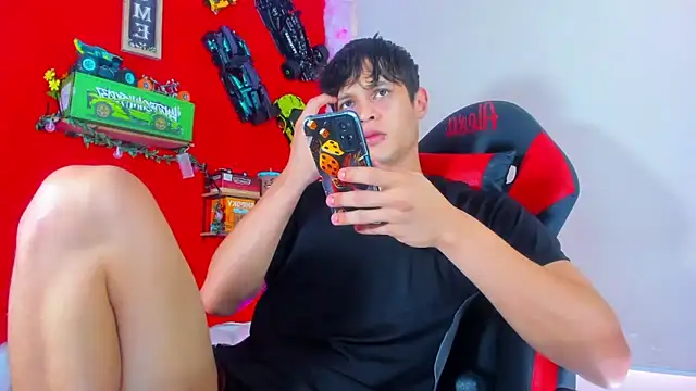 Snapshot of LilOwen_ chatting on September 24, 7:45 pm LilOwen  online show from September 24, 7:45 pm