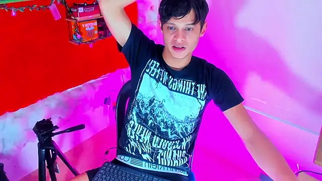 Snapshot of LilOwen_ chatting on September 25, 7:46 pm LilOwen  online show from September 25, 7:46 pm