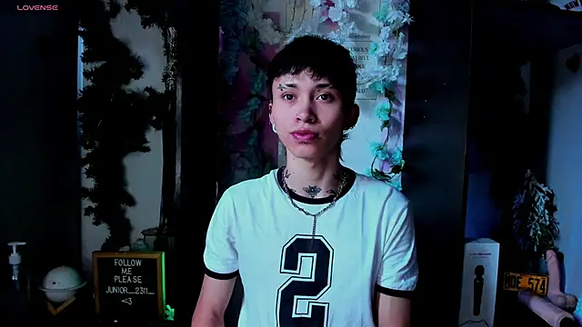 juniior 2311  online show from March 5, 12:33 pm