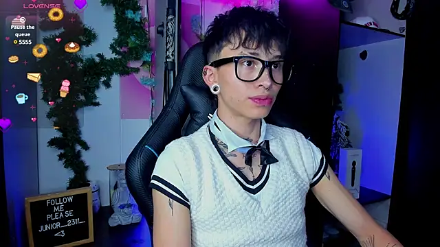 juniior 2311  online show from March 19, 8:54 pm