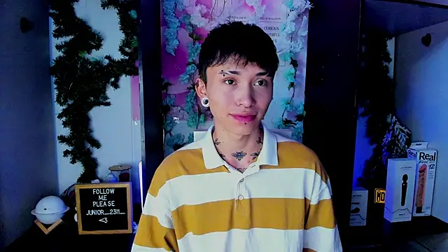 juniior 2311  online show from March 1, 5:27 pm