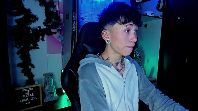 juniior 2311  online show from March 14, 11:23 am