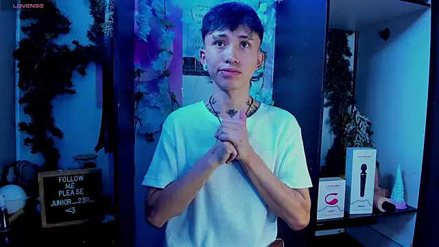 juniior 2311  online show from March 10, 8:56 pm