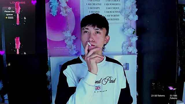 juniior 2311  online show from February 18, 8:26 pm