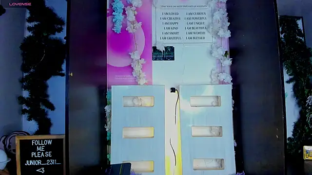 juniior 2311  online show from February 17, 10:03 pm