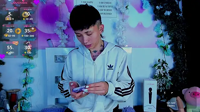 juniior 2311  online show from January 28, 10:23 pm