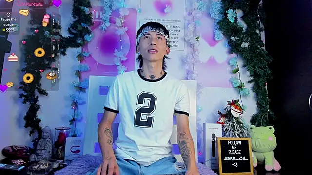 juniior 2311  online show from January 16, 9:51 pm