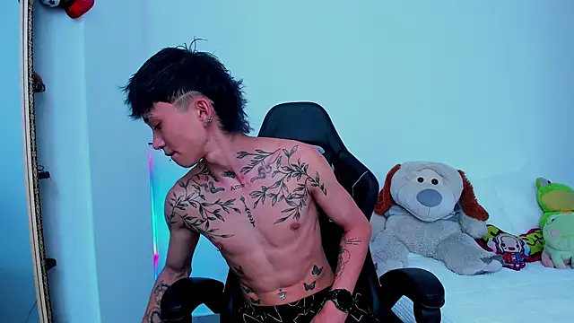 juniior 2311  online show from October 24, 6:09 pm