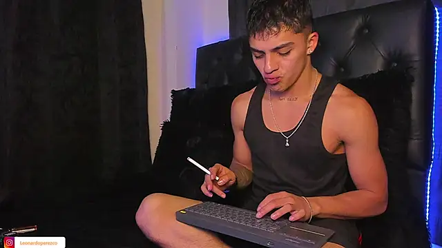 Snapshot of James1lee_ chatting on December 13, 1:48 am James1lee  online show from December 13, 1:48 am