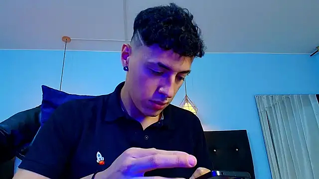 Snapshot of Lobo_17_ chatting on January 5, 3:43 am Lobo 17  online show from January 5, 3:43 am