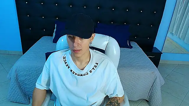 Snapshot of Lobo_17_ chatting on January 22, 3:41 am Lobo 17  online show from January 22, 3:41 am