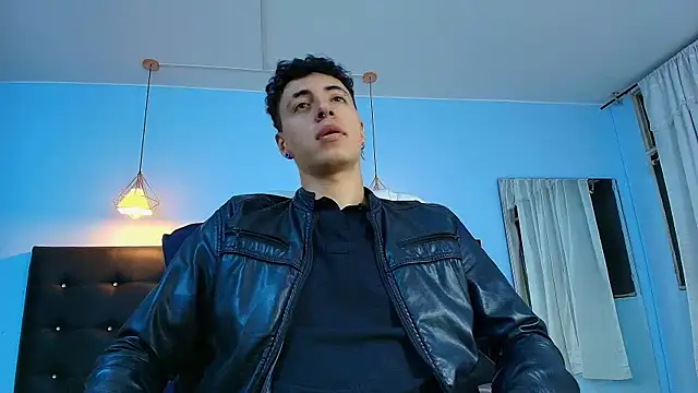 Snapshot of Lobo_17_ chatting on January 23, 2:23 am Lobo 17  online show from January 23, 2:23 am