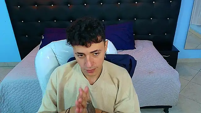 Snapshot of Lobo_17_ chatting on January 15, 3:54 am Lobo 17  online show from January 15, 3:54 am