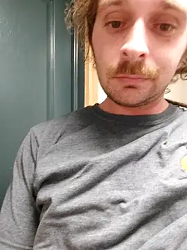 Snapshot of QcMisterv13 chatting on October 25, 5:53 am QcMisterv13 online show from October 25, 5:53 am