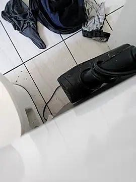 Snapshot of QcMisterv13 chatting on October 14, 7:54 pm QcMisterv13 online show from October 14, 7:54 pm