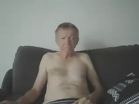 naturiste974 online show from March 7, 2:57 am