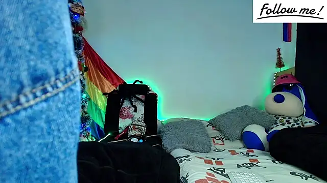 Snapshot of twink_sebas_ chatting on December 16, 6:10 am twink sebas  online show from December 16, 6:10 am