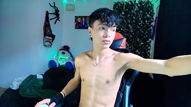Snapshot of twink_sebas_ chatting on February 9, 3:34 pm twink sebas  online show from February 9, 3:34 pm