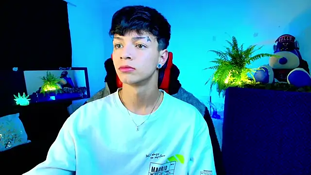 Snapshot of twink_sebas_ chatting on October 8, 5:01 am twink sebas  online show from October 8, 5:01 am