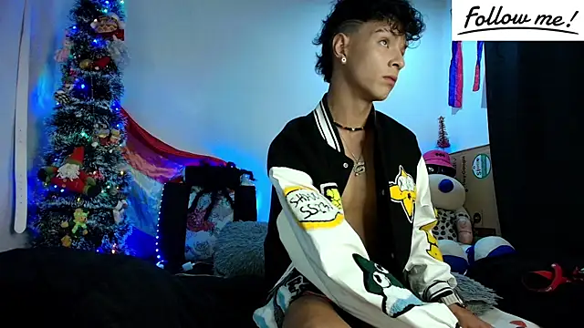 Snapshot of twink_sebas_ chatting on December 17, 4:34 am twink sebas  online show from December 17, 4:34 am