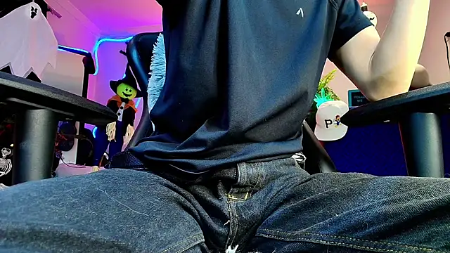Snapshot of twink_sebas_ chatting on October 22, 4:49 am twink sebas  online show from October 22, 4:49 am