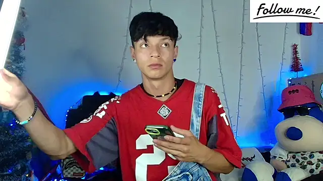 Snapshot of twink_sebas_ chatting on December 25, 4:44 am twink sebas  online show from December 25, 4:44 am