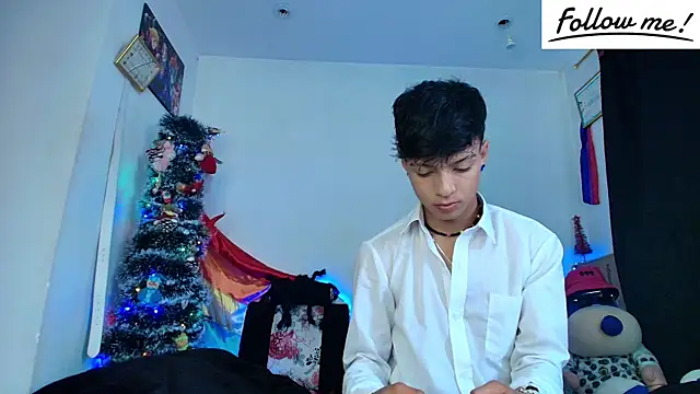 Snapshot of twink_sebas_ chatting on December 22, 6:37 pm twink sebas  online show from December 22, 6:37 pm