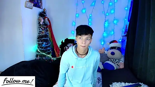 Snapshot of twink_sebas_ chatting on December 31, 3:20 pm twink sebas  online show from December 31, 3:20 pm