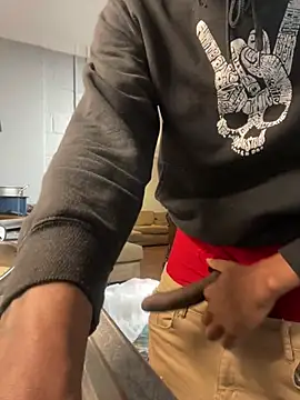 Snapshot of sneakylink13__ chatting on February 10, 4:52 am sneakylink13   online show from February 10, 4:52 am