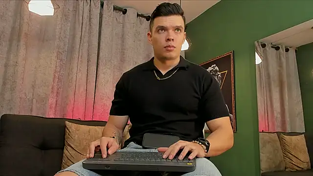 Snapshot of Jake_Tylerr_ chatting on October 9, 6:02 pm Jake Tylerr  online show from October 9, 6:02 pm