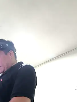 Snapshot of Jhonatan_Morales_S chatting on February 5, 6:35 am Jhonatan Morales S online show from February 5, 6:35 am