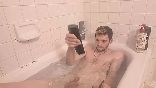 Snapshot of ChillzPnp chatting on November 1, 12:26 am ChillzPnp online show from November 1, 12:26 am