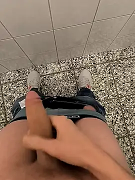 Snapshot of geilehecke1 chatting on December 13, 1:22 pm geilehecke1 online show from December 13, 1:22 pm