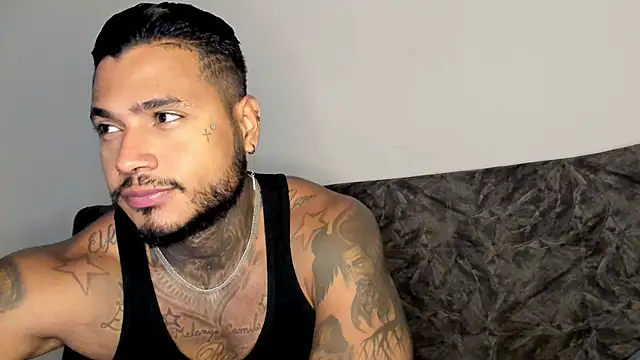 Snapshot of Exotic_tatto27121 chatting on October 28, 11:07 pm Exotic tatto27121 online show from October 28, 11:07 pm