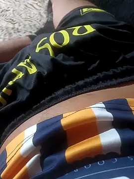 Snapshot of ElBati492 chatting on September 22, 7:13 pm ElBati492 online show from September 22, 7:13 pm