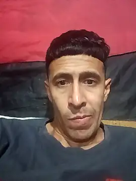 Snapshot of ElBati492 chatting on October 10, 6:18 am ElBati492 online show from October 10, 6:18 am