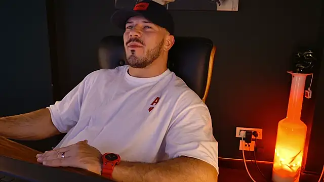 AngeloEric online show from October 31, 2:31 pm