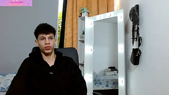 Snapshot of jeff_ross chatting on December 15, 9:20 pm jeff ross online show from December 15, 9:20 pm