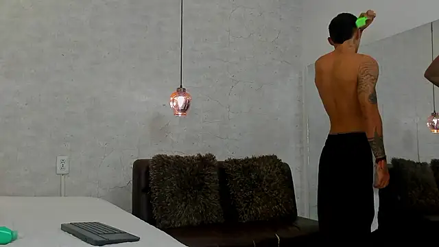 Thomaas Connor online show from December 3, 11:10 am