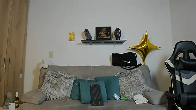 julian wallace online show from December 19, 8:28 pm