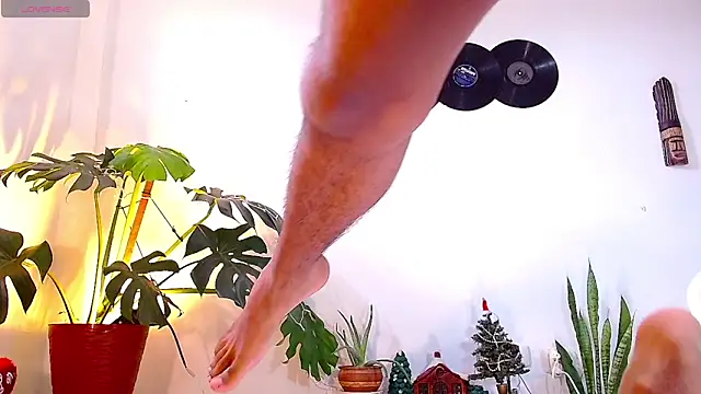 Snapshot of RyanRizzo chatting on December 3, 3:11 pm RyanRizzo online show from December 3, 3:11 pm