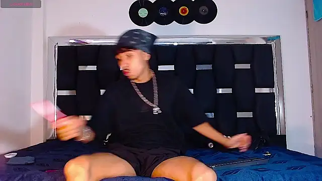 Snapshot of RyanRizzo chatting on February 17, 7:53 pm RyanRizzo online show from February 17, 7:53 pm